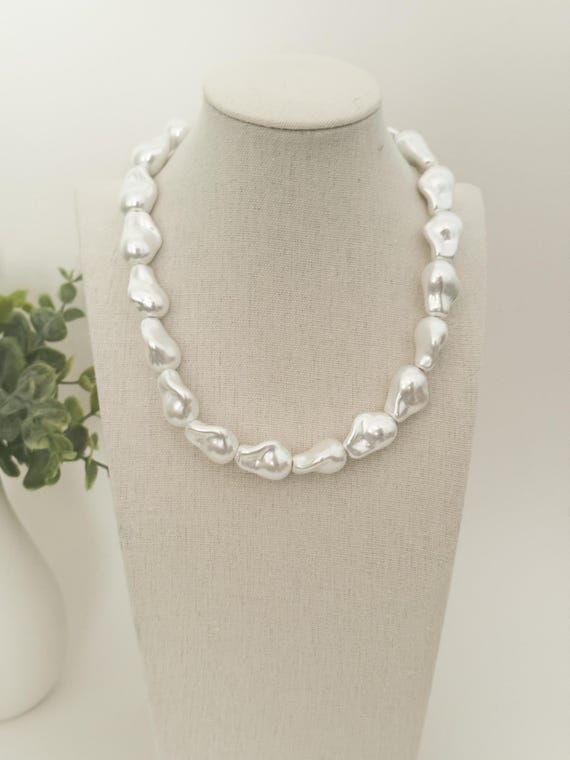 Short Baroque Shell Pearl Necklace