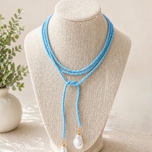 Hellblaue Glasperlen Lariat Halskette mit Barock Perlen Anhänger | 54-Zoll-Halskette | Spieltag
