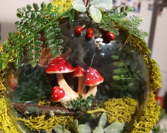 Large mushroom Christmas ornaments, mushroom diorama in clear disc ornament in woodsy scenes.