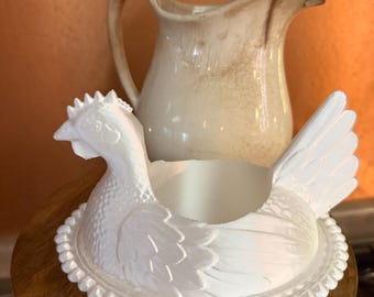 Dispensador de jabón con forma de gallina impreso en 3D: accesorio para lavabo de baño o cocina de estilo rústico.
