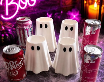 Soporte para latas con forma de fantasma y abridor de botellas a juego / Enfriador de latas de Halloween. Compatible con latas de bebidas energéticas de 8.4 oz, 12 oz (delgadas) y 16 oz.