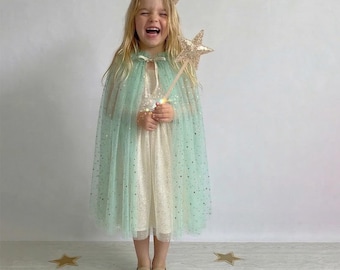 Disfraz de hada con lentejuelas brillantes para niñas: capa de tul con varita mágica de estrella y diadema con corona.