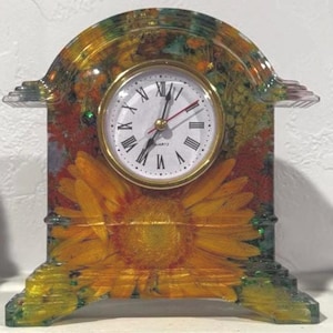 Reloj de resina hecho a mano con flores prensadas naturales / Decoración botánica para escritorio, toque primaveral