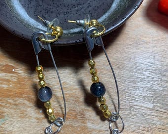 Pendientes de imperdible con forma de luna burbuja