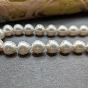 Vintage Baroque South Sea Cultured Pearl Necklace - Natural Off-White Color 10 x 12.9mm 35Pcs - 18 Inch Knotted