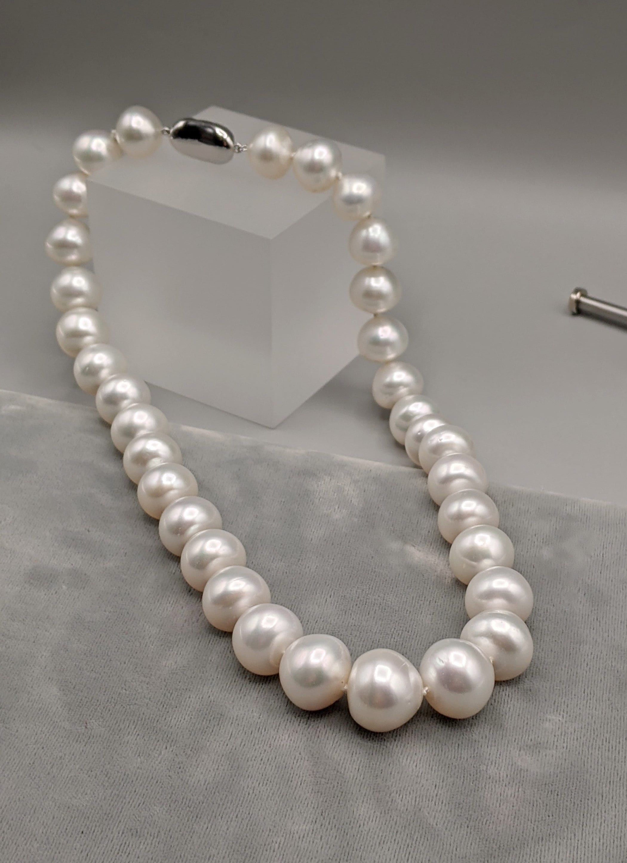 大型ヴィンテージバロック南洋養殖真珠ネックレス - ナチュラルオフ