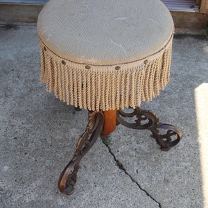 Antique Pedestal Piano Stool, Primitive Stool, Plant Stand, Beautiful Detailed wood, Old Stool, Wood, Bench, Piano Bench