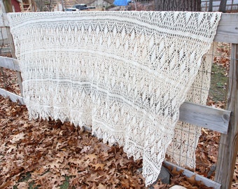 Vintage Handmade Crocheted Queen Bed, 1940s, Cottage Chic, English Cottage, Blanket, Spring, Summer, Cottage Bedding, Sofa Blanket