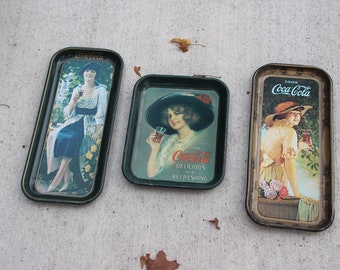 Set di 3, 1970s, Vintage Coca Cola Trays, Coca Cola, Man Cave, Set Design, Photography Prop, Wall Hanging, Coca Cola Collectible, Home Decor