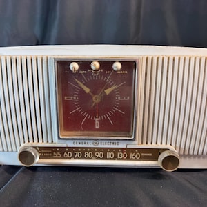 Clock Radio, 1950s, Radio, General Electric, AM Tube Clock Radio, Set Design, Home Decor, Bedroom, Alarm Clock