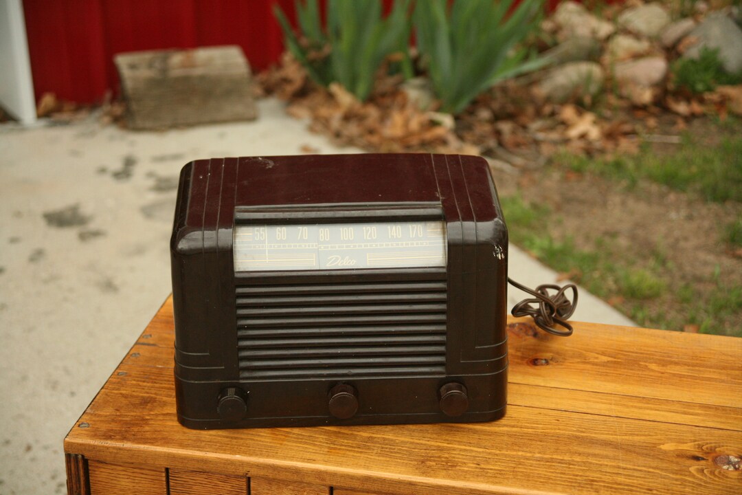 IA アールデコスタイルラジオ 1930 年代のデルコ ベークライト アールデコ スタイルのラジオ