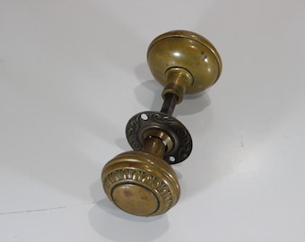 Antiquité, poignée de porte en laiton, bouton de porte vintage, rustique, primitif, laiton estampé, décoration d'intérieur, crochets, décoration en laiton, élément décoratif