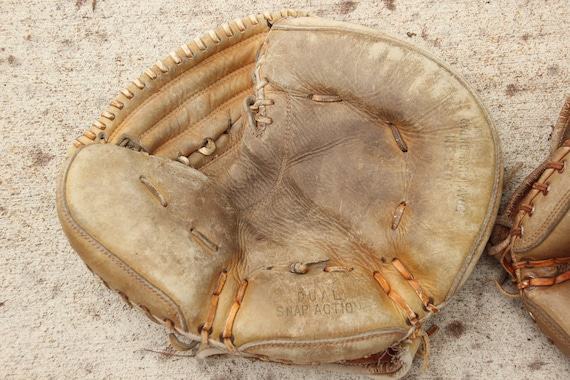 Set of 2, Vintage Catchers Mitt, Baseball Mitt, B… - image 2