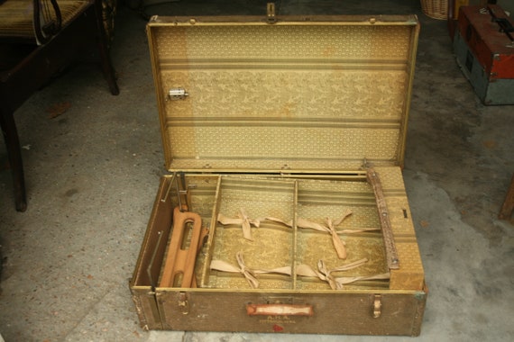 1930s, 1940s Mendel Tourist Trunk, Chest,storage Box, Coffee Table