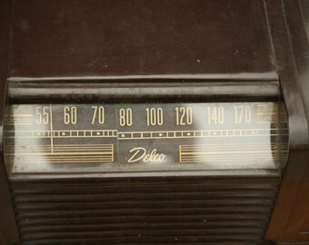 IA アールデコスタイルラジオ 1930 年代のデルコ ベークライト アールデコ スタイルのラジオ