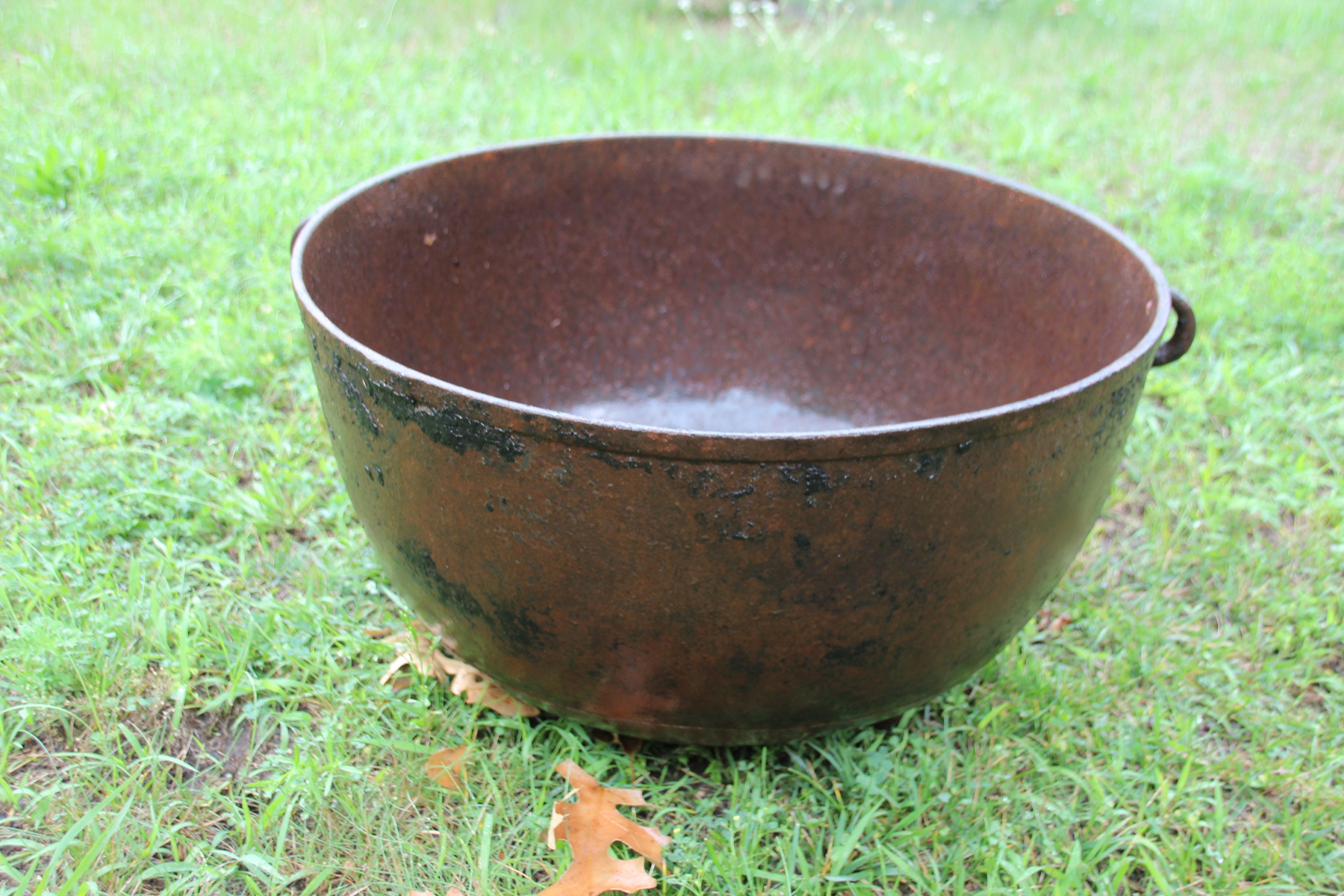 Vintage Small Cast Iron 3 Leg Kettle, Bean Pot, Gypsy Pot, Cauldron