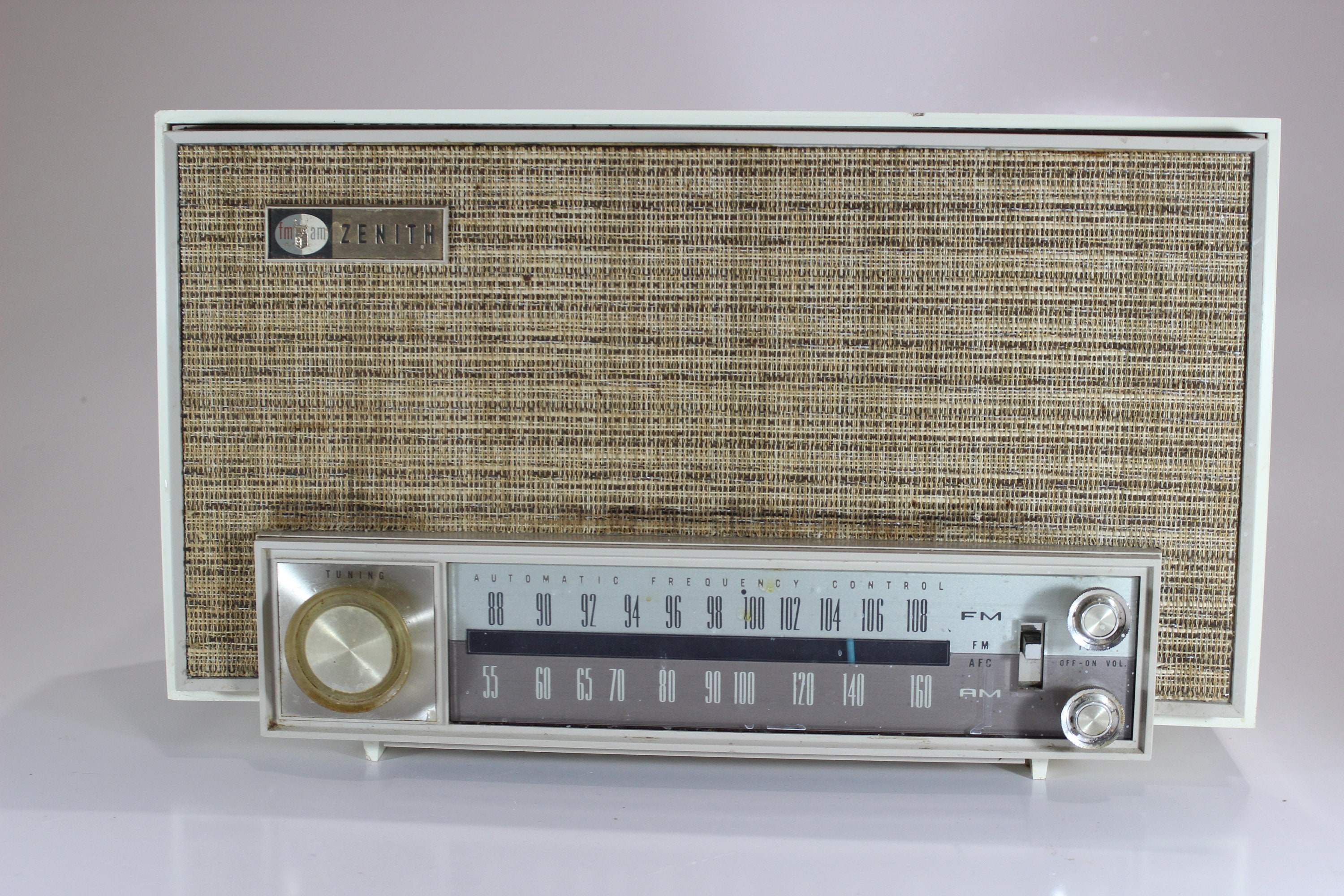 1960年代ミッドセンチュリーモダン、ゼニス、AM、FM真空管クロック