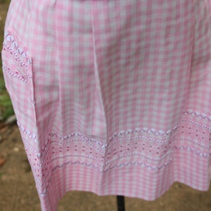 SPRING SALE Vintage Apron, Kitchen Apron, 1960s Kitchen Apron, Wedding Gift, Crotched Apron, Pink and White, Cross Stitch, Gingham image 7