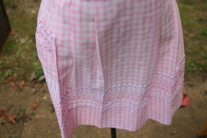SPRING SALE Vintage Apron, Kitchen Apron, 1960s Kitchen Apron, Wedding Gift, Crotched Apron, Pink and White, Cross Stitch, Gingham image 7