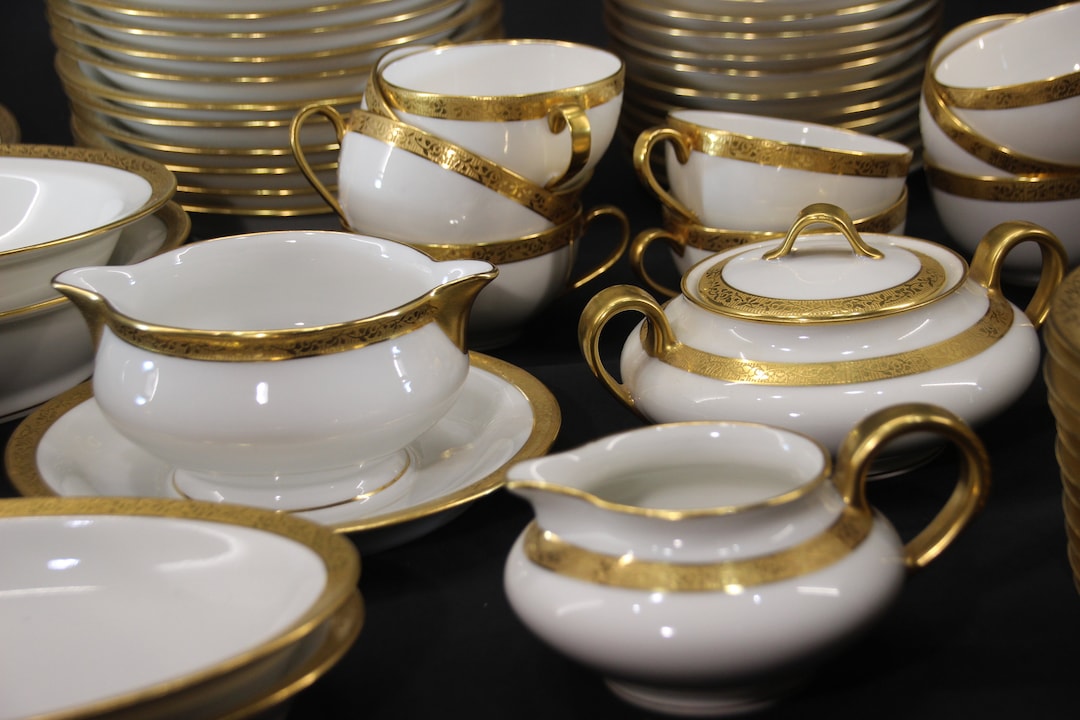 Set of 86 Theo Haviland Limoges, Symphony, Gold Leaf, Fine China