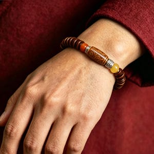 Pulsera tibetana de cuentas Dzi de 9 ojos, pulsera elástica hecha a mano de cáscara de coco, joyería de protección espiritual, regalo étnico bohemio para hombres y mujeres.