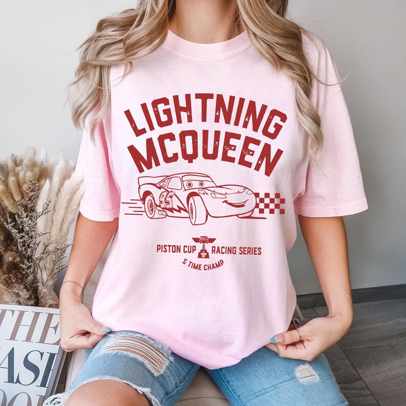 Vintage Lightning McQueen Comfort Colors Shirt, Disney Pixar Cars Tee, Retro 90s Cars Land T-shirt, Disney Family Trip 2026 Matching Tees Bild 3