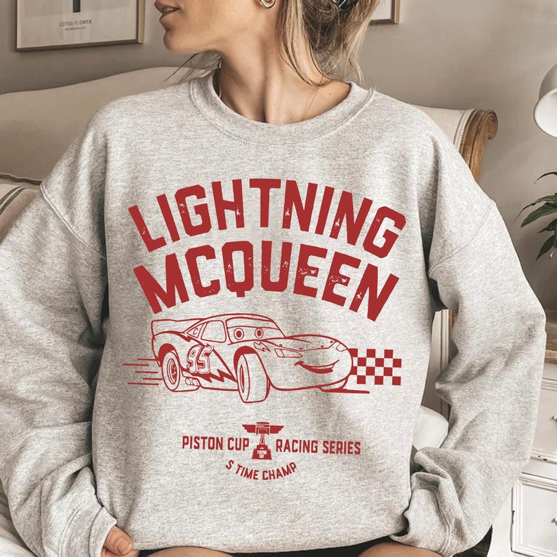 K&ouml;nnte beinhalten: Ein Set aus drei Keramikbechern mit gesprenkelter, matter Oberfl&auml;che. Die Becher sind in Creme-, Hellgrau- und Dunkelgraut&ouml;nen gehalten. Jeder Becher hat ein schlichtes, minimalistisches Design und einen abgerundeten Griff. Ideal f&uuml;r Kaffee oder Tee.