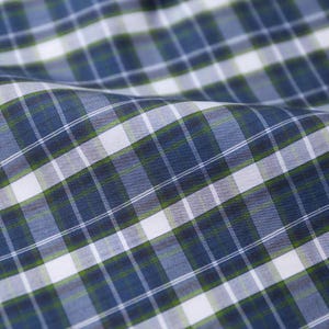 Italienischer Baumwoll Popeline Stoff als Halbmeter | Blau Grün Weiß Karierte garngefärbte Baumwolle | Designer Bekleidungsstoff mit hoher Fadenzahl