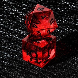 Dés à noyau liquide Lune de sang, jeu de dés du MDN faits main de qualité supérieure, dés en résine rouge fantaisie, dés du MDN à bord tranchant faits main image 3