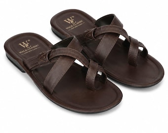 Sandales marron pour homme Momex, style Kolhapuri à brides croisées, mules à anneau d'orteil, chaussures plates confortables, chaussures d'été décontractées, style traditionnel en cuir