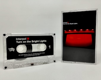 Interpol – Turn on the Bright Lights (2002) / Cinta de casete / Álbum debut / Artículo de colección indie post-punk