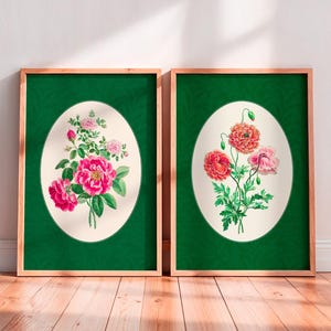 Peut inclure: Deux impressions botaniques encadrées. Chacune présente une illustration florale dans un cadre ovale sur fond vert. Les cadres sont de couleur marron clair. L'une montre des roses roses, l'autre des coquelicots rouges et roses.