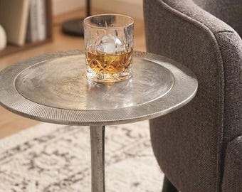 Mesa auxiliar semicircular de níquel hecha a mano con tablero texturizado de líneas / Mesa auxiliar de diseño de lujo para bebidas