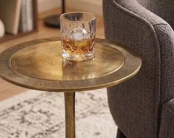 Mesa auxiliar semicircular de latón hecha a mano con tablero texturizado de líneas / Mesa auxiliar de diseño de lujo para bebidas