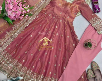 Vestido Anarkali ricamente bordado para mulheres, ideal para festas de casamento indianas e para convidadas.