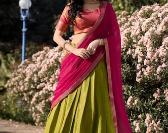 Novo e moderno Lehenga meio sari de seda Kanchipuram para mulheres, estilo Pavadai Sattai do sul da Índia, Lehenga meio sari de tecido pronto para usar.