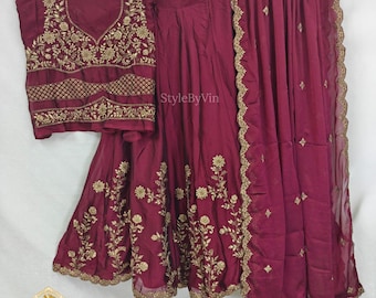 Lehenga choli de casamento cor bordô para mulheres com bordados ricos, lehenga com blusa costurada.