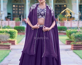Lehenga choli roxo para festa, ideal para damas de honra em casamentos.