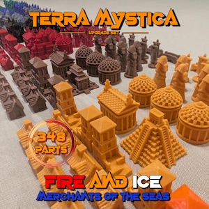 Op de afbeelding: Een Terra Mystica upgrade set met 348 onderdelen voor Fire and Ice en Merchants of the Seas. De collectie bevat miniatuurgebouwen en structuren van kunststof in diverse kleuren, waaronder oranje, bruin, rood, zwart, blauw en paars.