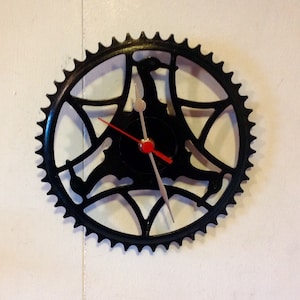 Piñón de bicicleta reciclado convertido en reloj