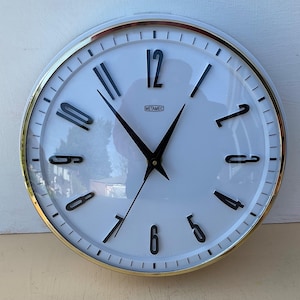 Reloj de pared de cocina blanco vintage Metamec con mecanismo de pilas