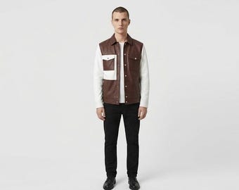 Chaqueta de cuero marrón y blanca de estilo minimalista moderno.