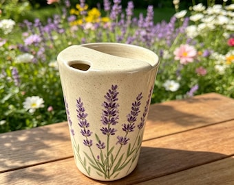 Taza de viaje de cerámica pintada a mano, taza con diseño floral de lavanda, vaso de café de cerámica hecho a mano.