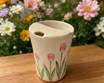 Handbemalte Keramik Reisebecher, Tulip Floral Sip Cup, handgemachte Keramik Kaffeebecher