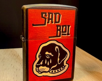 Encendedor Zippo personalizado con diseño de chico triste