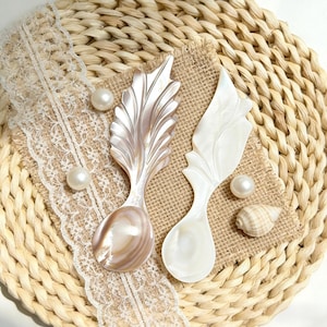 Cuchara de concha marina tallada a mano, elegante servidor de mesa y aperitivos con forma de hoja, servidor de degustación de nácar, regalo único para aniversario o anfitriona.