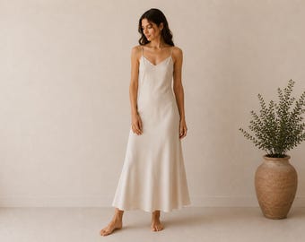 Damen Elfenbein Slip Dress Maxi Strap Nachthemd Minimalistisches Lounge Kleid Weicher V-Ausschnitt und A-Line Silhouette Brautgeschenk am Morgen