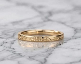 Gold Floral Engraved Band, Vintage Botanical Nature Ring, Slim Comfort Fit, Minimalist Stacking Ring