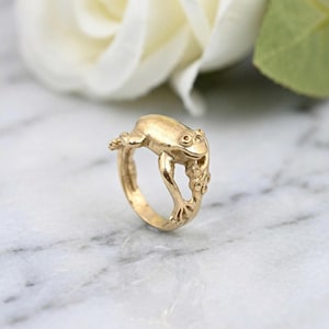 14k Gold Plated Frog Ring, Sculptural Tree Frog Statement Band, Nature Inspired Jewelry