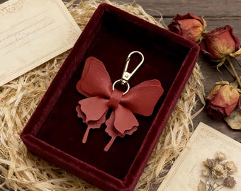 Portachiavi a forma di farfalla in pelle con decorazioni a tema foresta, portachiavi a farfalla fatti a mano, regali di lusso in pelle per lei